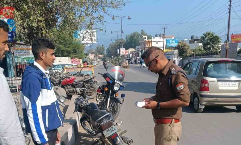 Police penalise over 250 vehicles, seize 60 in Dehradun for faulty number plates