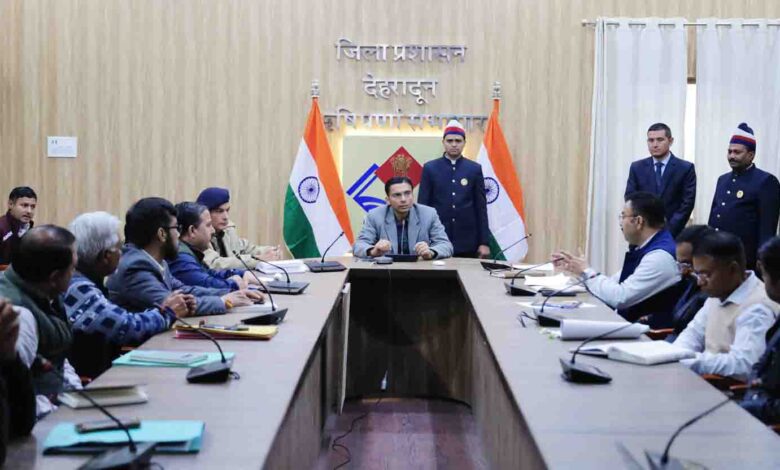 Act against public vehicles stopping at arbitrary locations in Doon