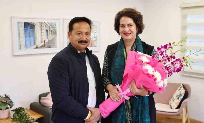 Mahara greets Priyanka on Wayanad victory