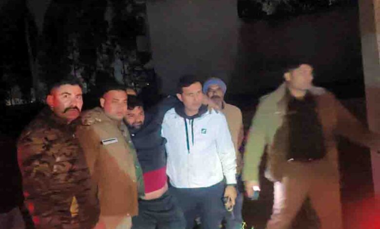 Notorious thief Farman injured in police encounter, accomplices flee