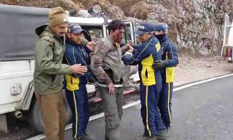 car plunges into gorge in Chakrata