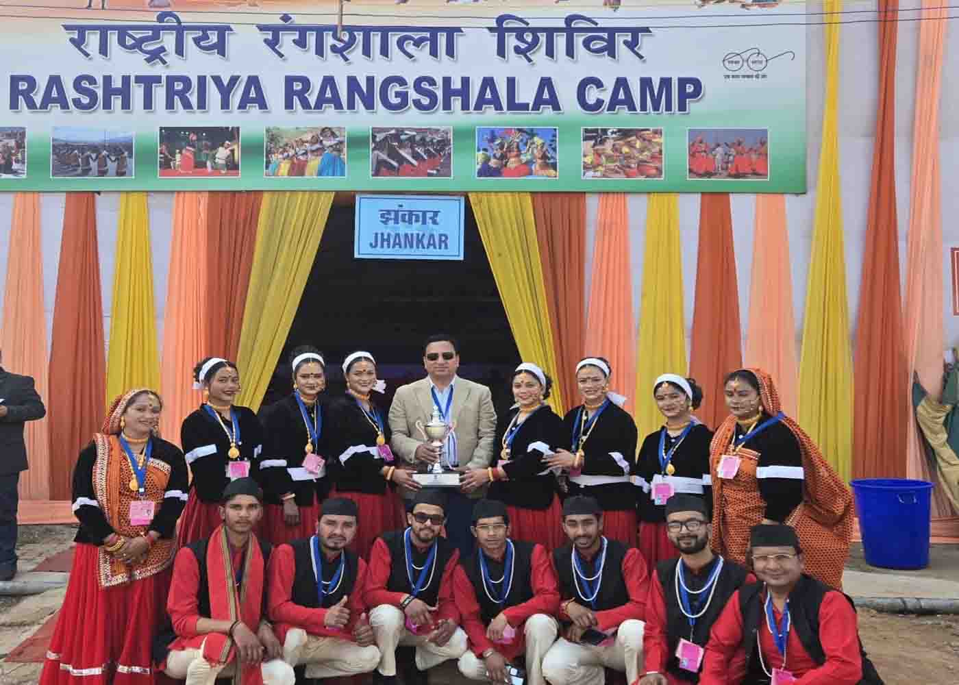 U’Khand tableau artists receives second prize in Delhi