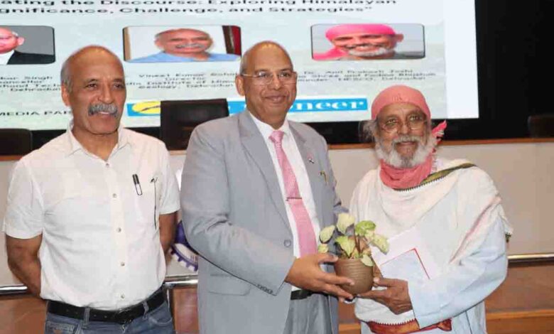 VMSBUTU VC Onkar Singh presents a memento to HESCO founder Anil P Joshi at the Himalayan Discourse