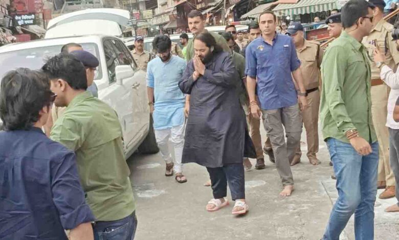 Ambani and Shah offer prayers to Ganga at Har Ki Paidi