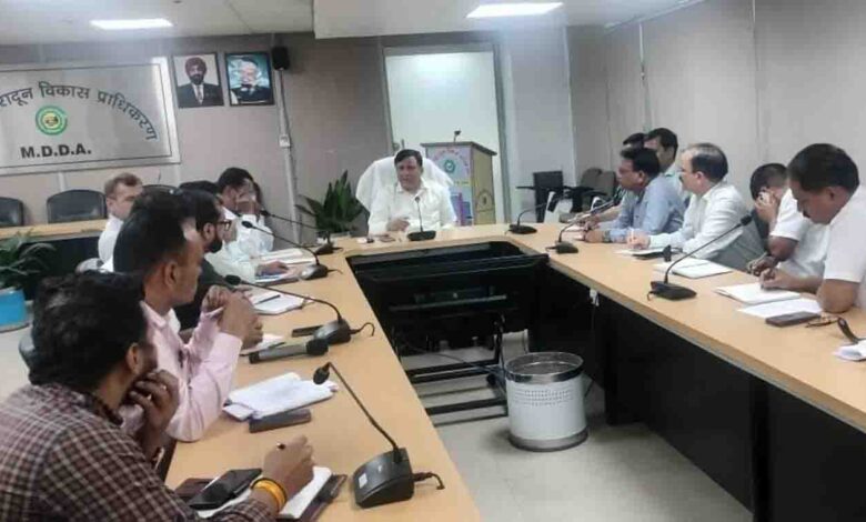 MDDA begins inspection of basement parking in city complexes PIONEER NEWS SERVICE/Dehradun The Mussoorie Dehradun Development Authority (MDDA) has started conducting inspection of basement parking in the commercial establishments and complexes of the city. The vice chairman of MDDA Banshidhar Tiwari directed the officials concerned on Thursday that all basements of commercial complexes in the city must be kept completely vacant and properly equipped with ramps and other necessary facilities. Chairing a meeting with engineers of the MDDA, he instructed officials to ensure compliance with these guidelines in their respective sectors. Tiwari emphasised on the importance of maintaining basements exclusively for parking purposes, as originally mandated by the authority. He said that these spaces should not be used for any kind of commercial activity. To ensure adherence, he asked engineers to conduct thorough inspections of all complexes under their jurisdiction and to report the actual conditions on the ground. The inspection drive has already begun across Dehradun. The VC instructed that each basement must have provisions for cleanliness, electricity, water supply and proper ramp access. If violations of the prescribed norms are found, the authority will issue notices to the concerned parties and further action will be taken against offenders accordingly, he added.
