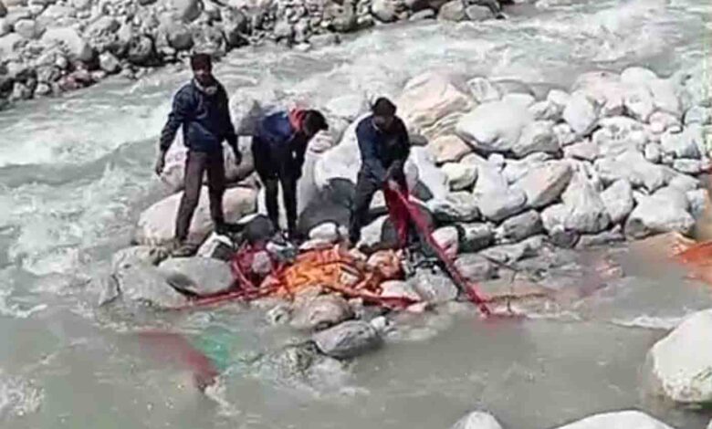 Pilgrim ‘offerings’ contaminate Bhagirathi & Yamuna in Gangotri & Yamunotri
