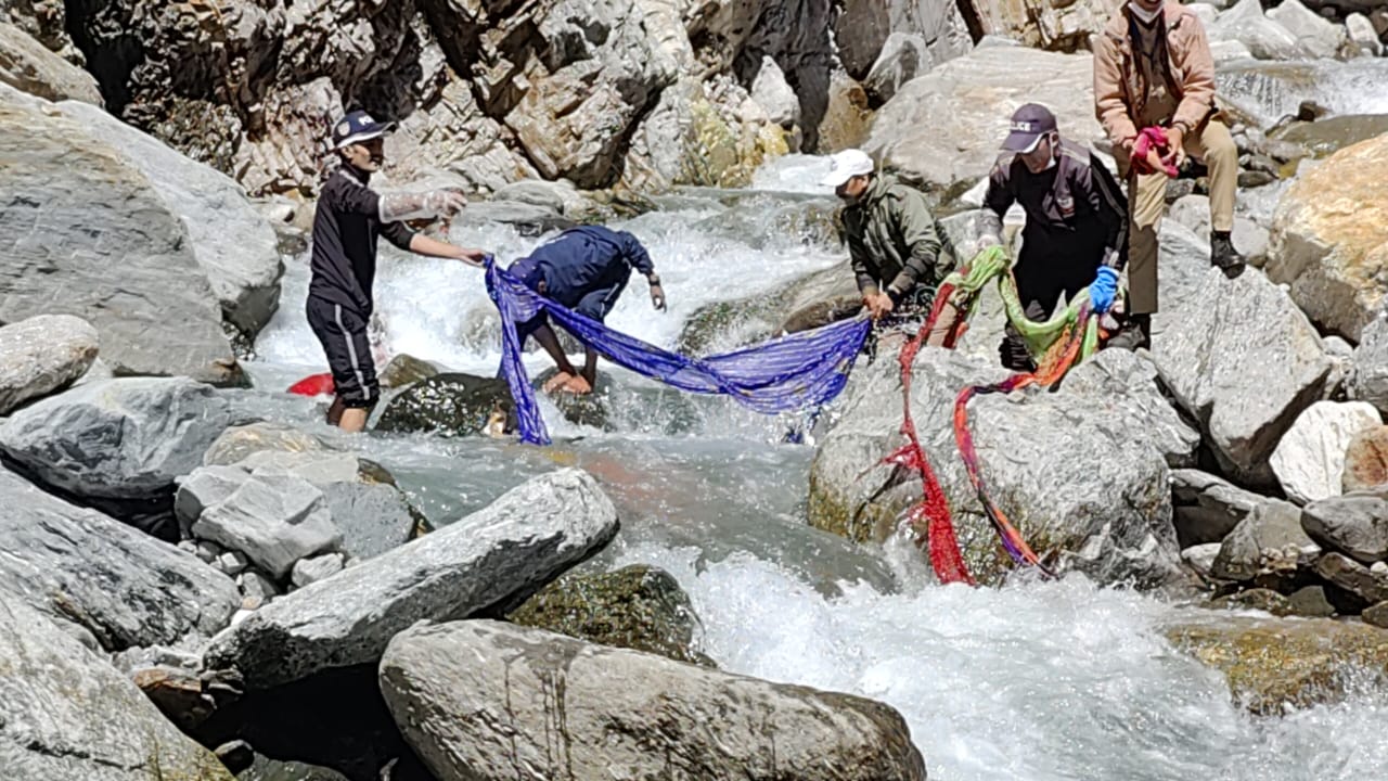 Pilgrim ‘offerings’ contaminate Bhagirathi and Yamuna in Gangotri & Yamunotri